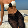 Zestaw bikini bandeau z kwiatami i spódniczką Czarny dół-Biała góra